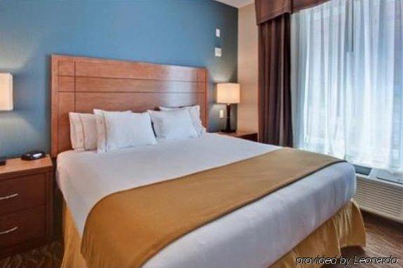 Sandman Hotel And Suites Сквоміш Номер фото